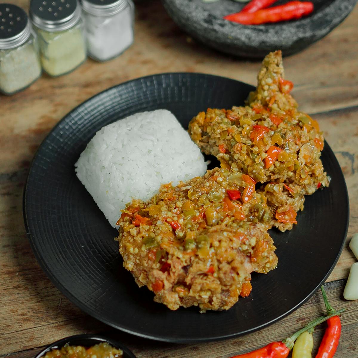 Ayam Geprek Geprekmen — crispy chicken dengan sambal fresh
